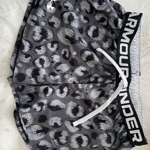 Under Armour Women's Black and Gray Patterned Athletic Shorts